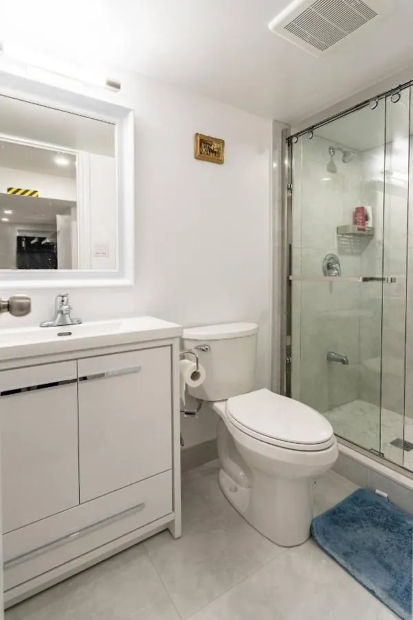 Simple & Tidy Private Rooms Toronto Guest house