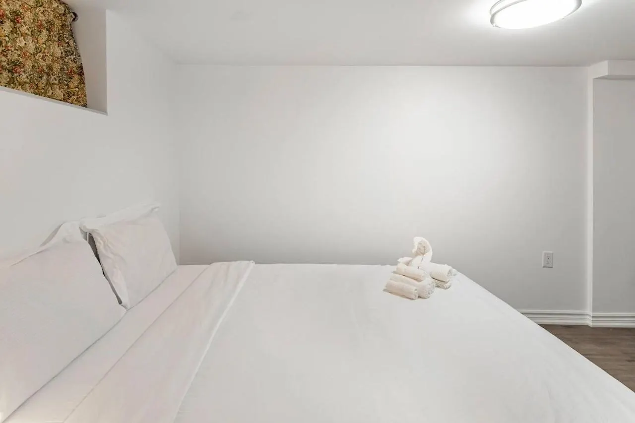 Guest house Simple & Tidy Private Rooms Toronto Canada